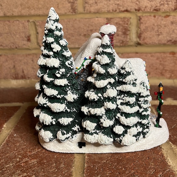 Thomas Kinkade Painters of Light Stillwater Cottage Light Up House - Picture 4 of 7